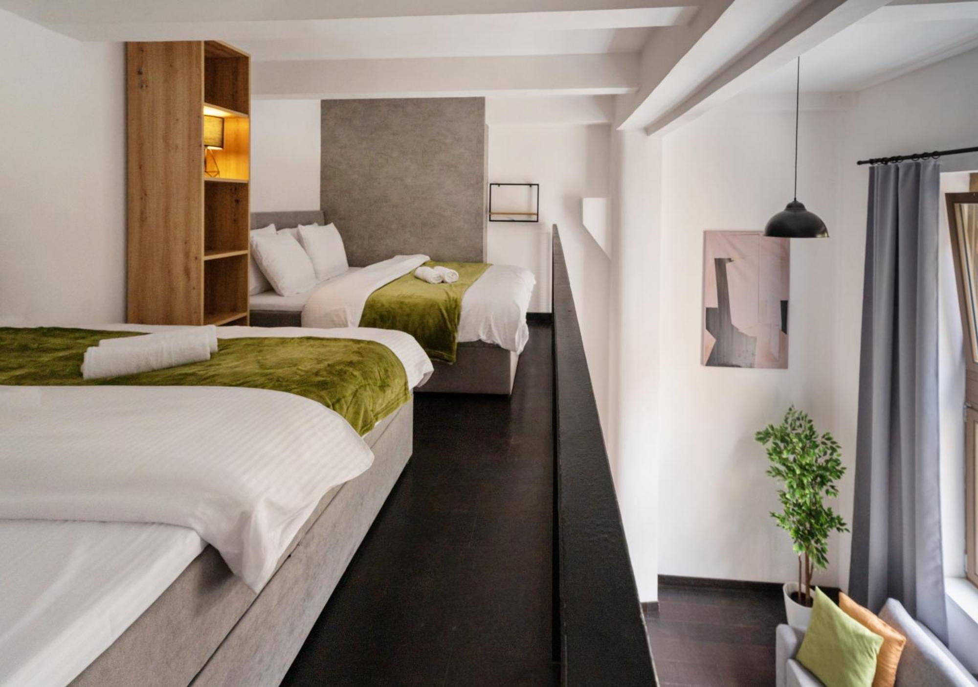 Loft Spacious In Prag