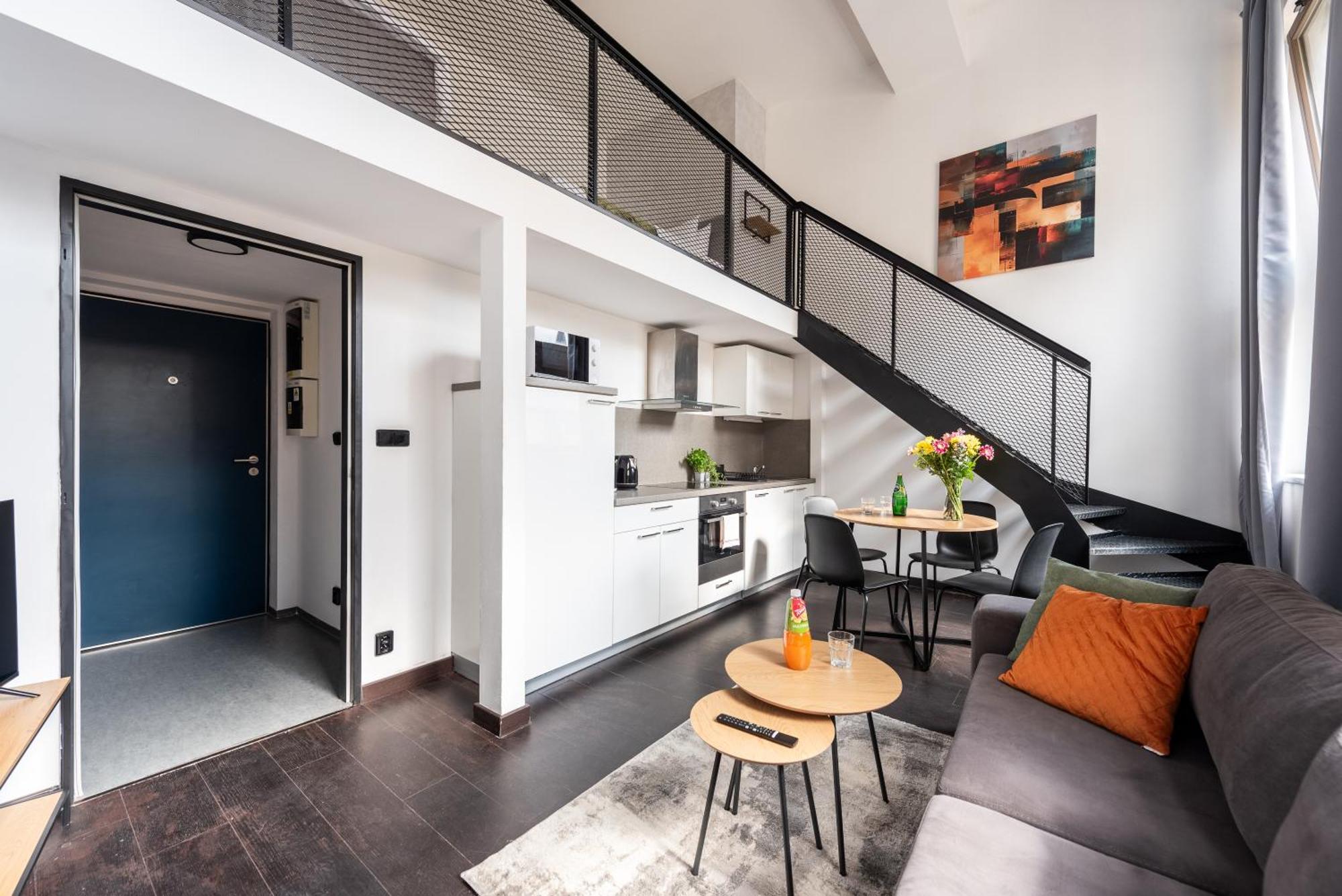 Loft Spacious In Prag